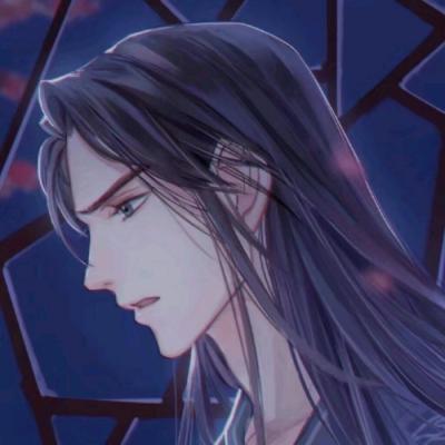 女子开车忘拉手刹把自己撞了